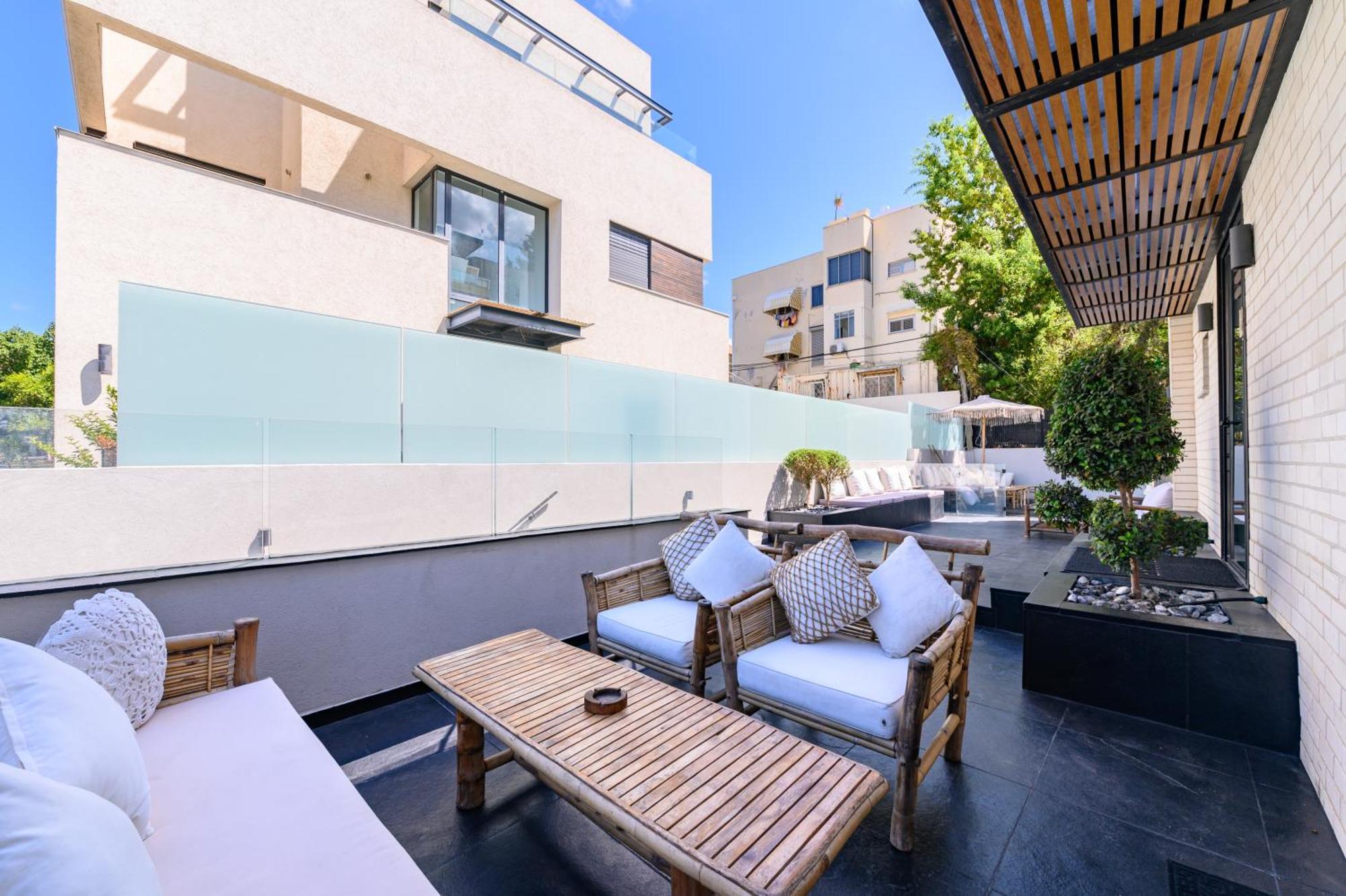 Rokah Luxury Villa At Ramat Hahayal Tel Aviv Exterior photo
