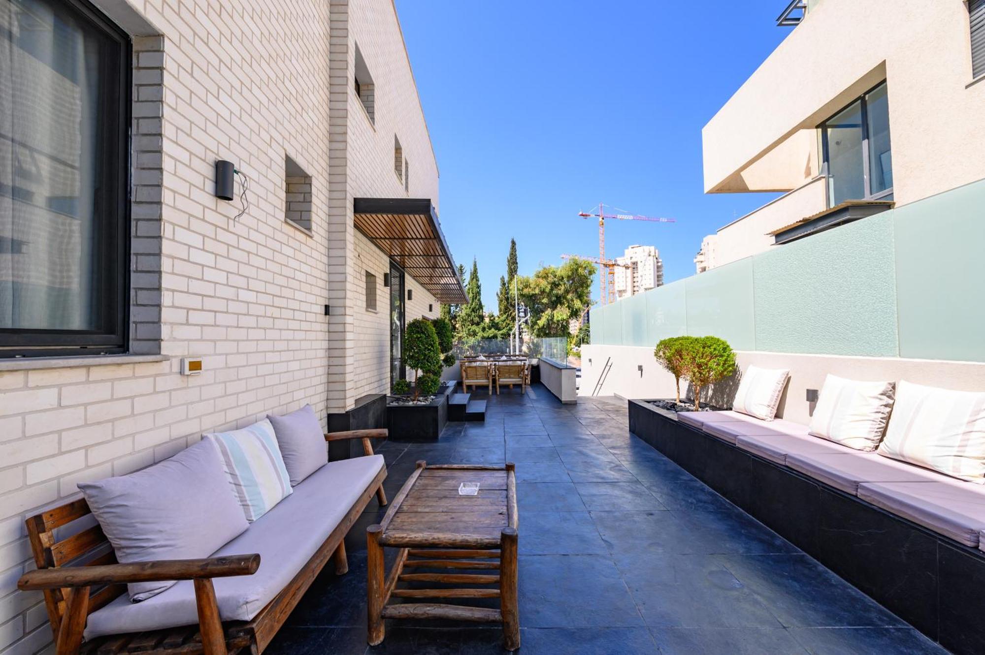 Rokah Luxury Villa At Ramat Hahayal Tel Aviv Exterior photo