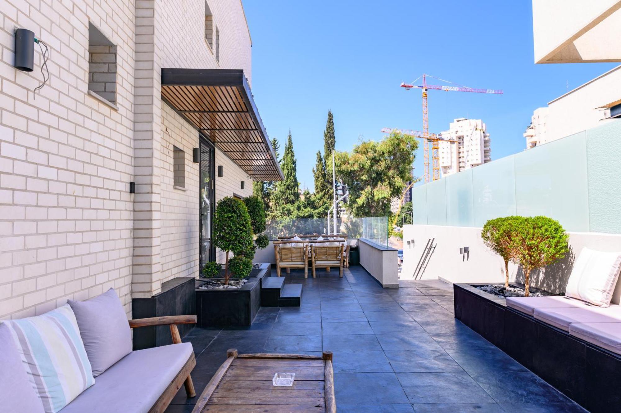 Rokah Luxury Villa At Ramat Hahayal Tel Aviv Exterior photo