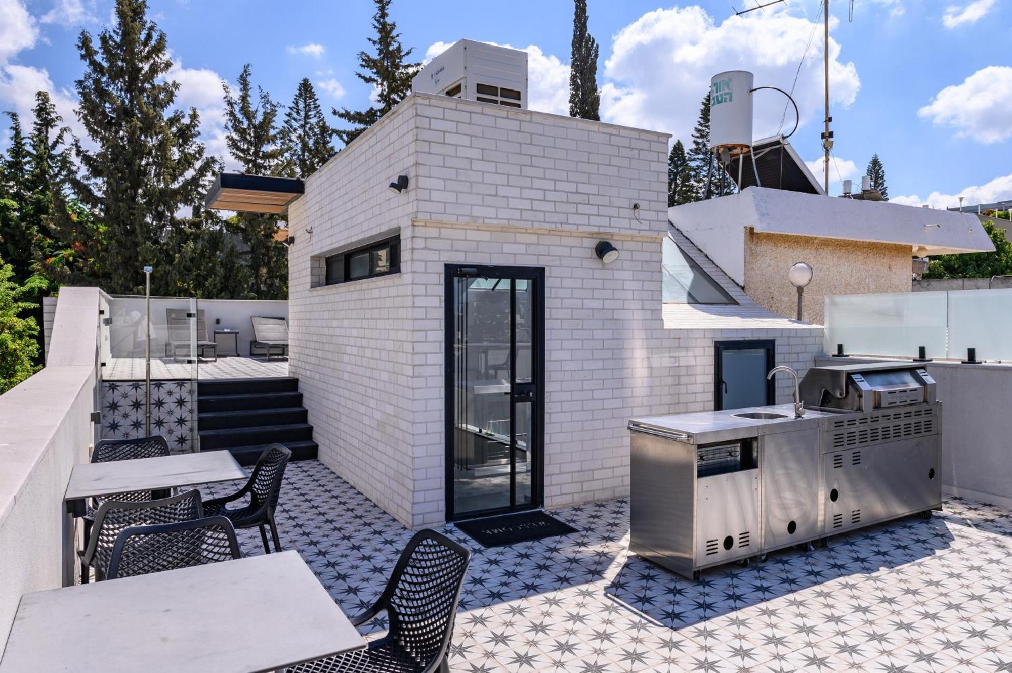 Rokah Luxury Villa At Ramat Hahayal Tel Aviv Exterior photo
