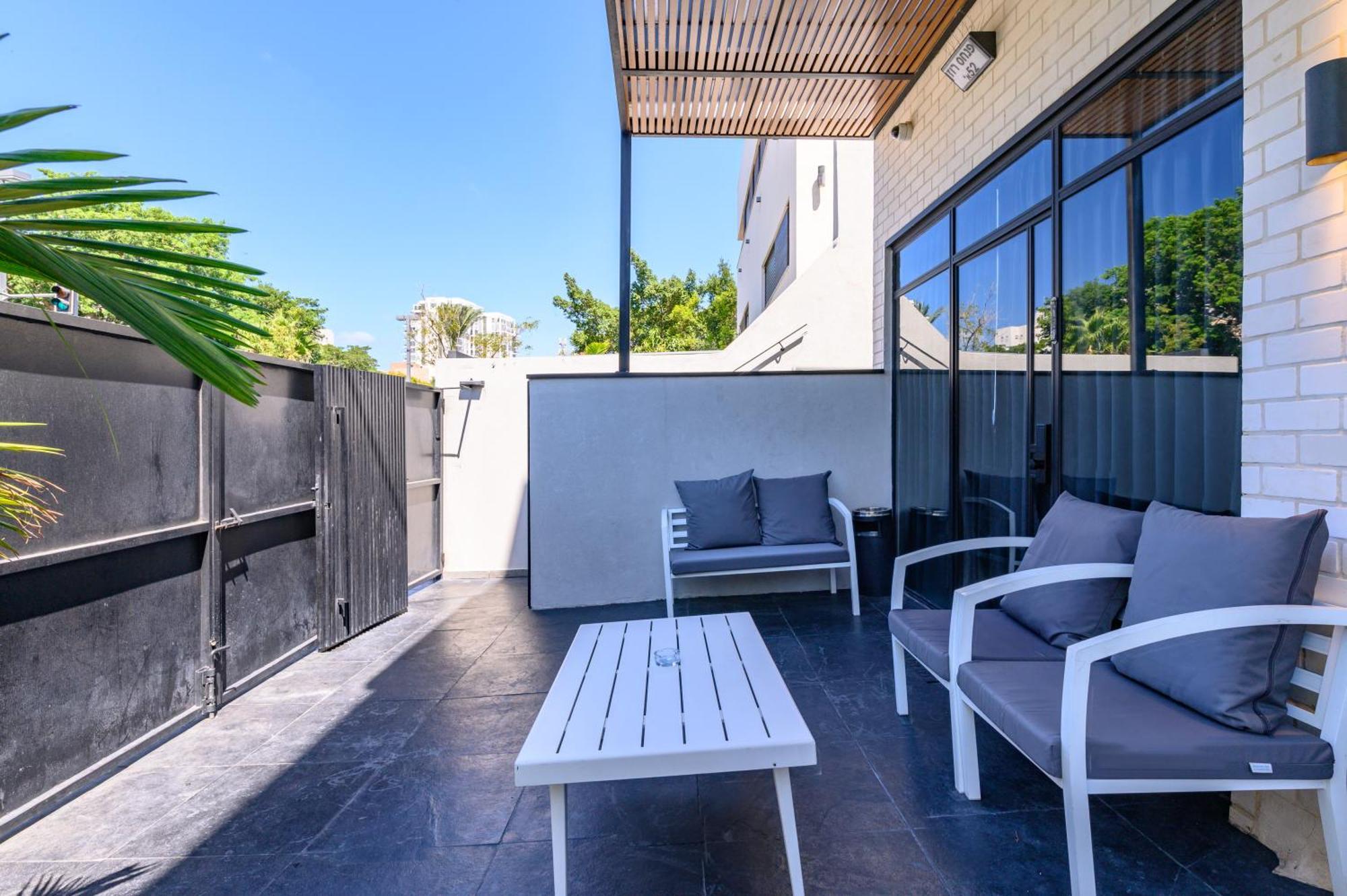 Rokah Luxury Villa At Ramat Hahayal Tel Aviv Room photo