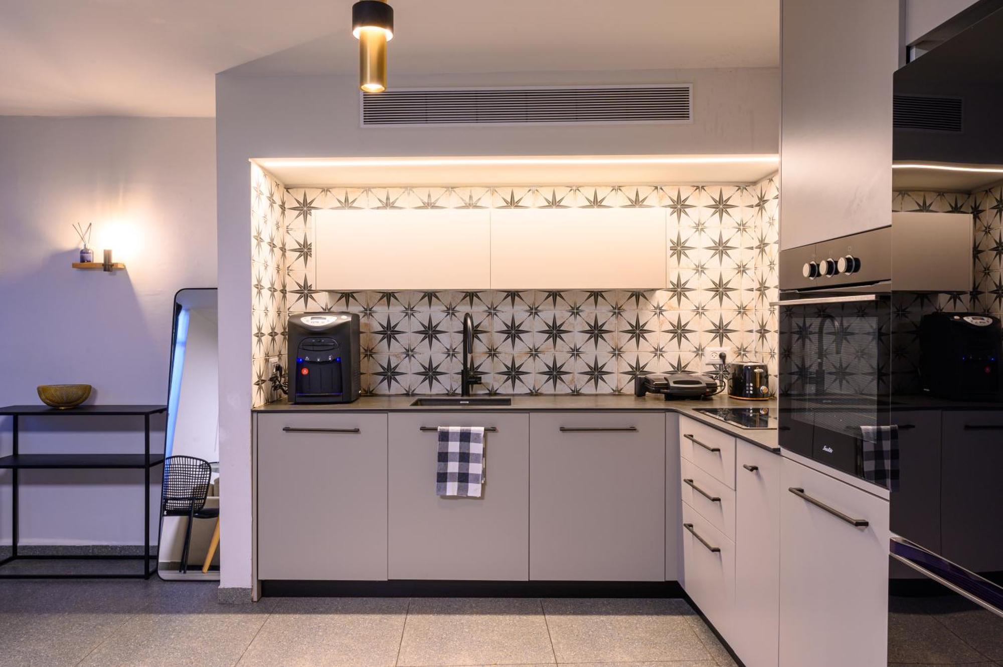 Rokah Luxury Villa At Ramat Hahayal Tel Aviv Room photo