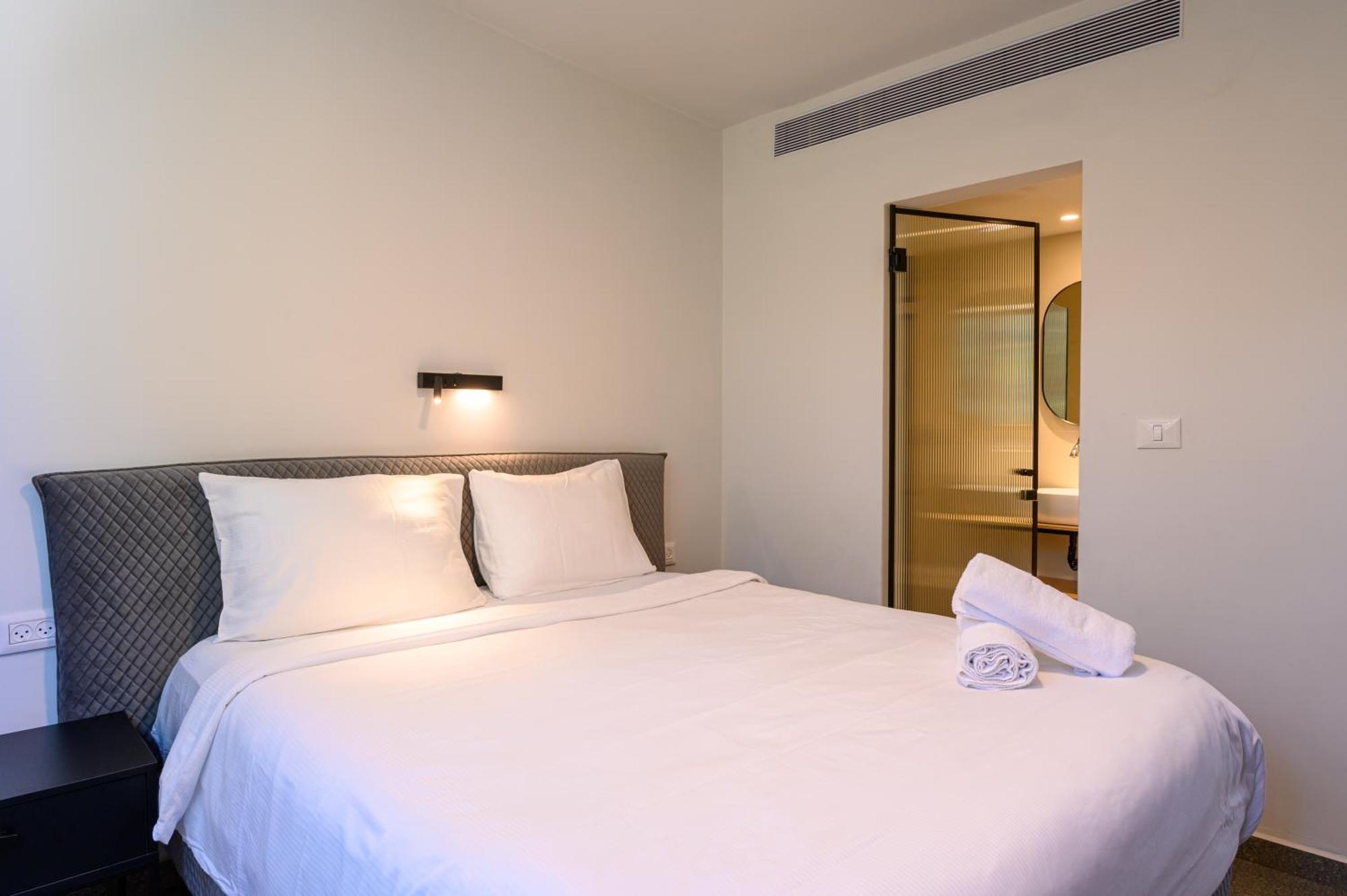 Rokah Luxury Villa At Ramat Hahayal Tel Aviv Room photo