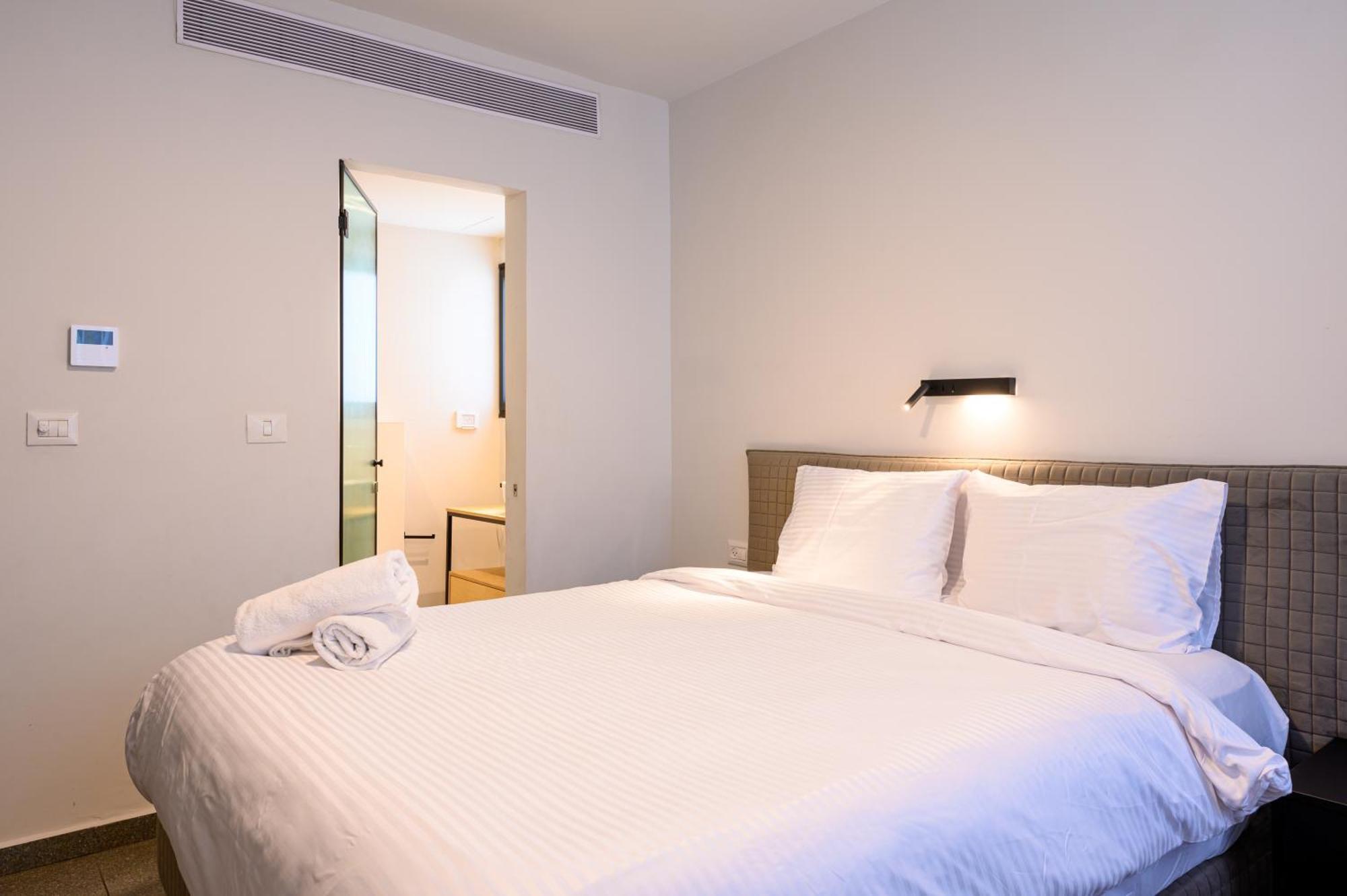 Rokah Luxury Villa At Ramat Hahayal Tel Aviv Room photo