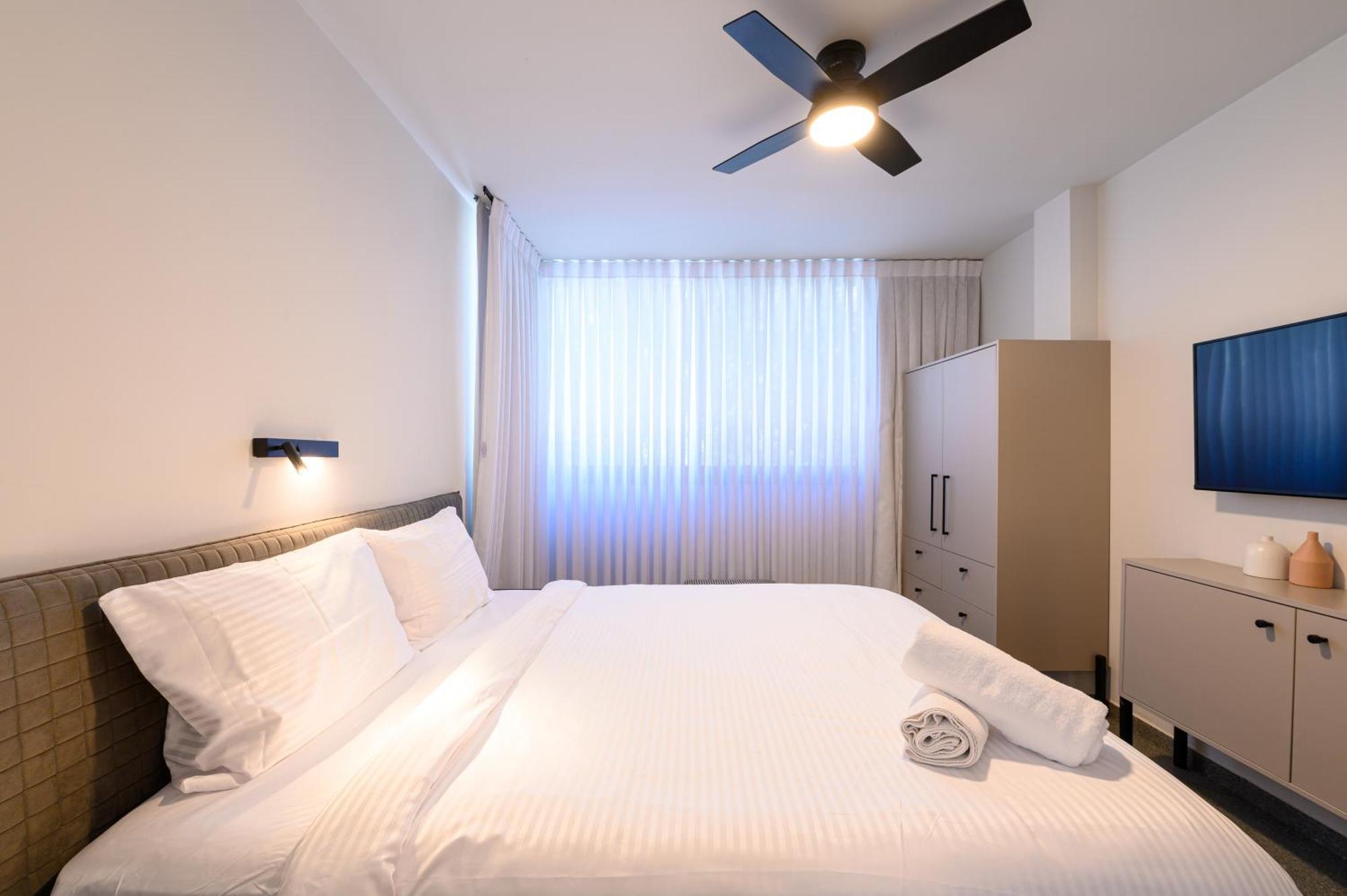 Rokah Luxury Villa At Ramat Hahayal Tel Aviv Room photo